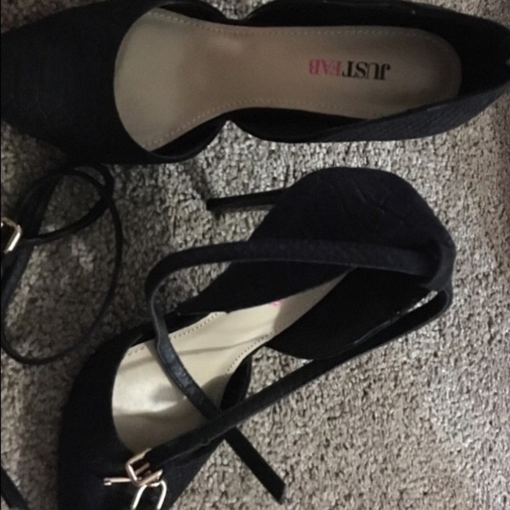 Shoes/Heels - Picture 2 of 3